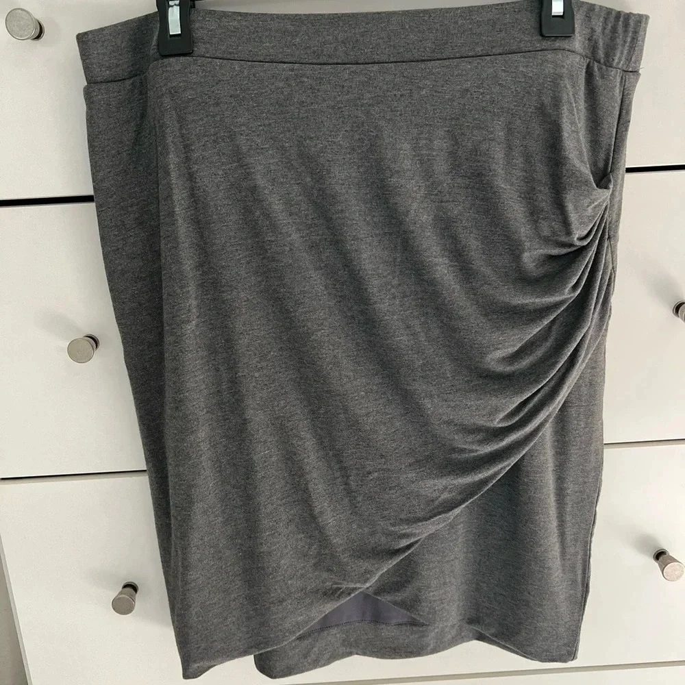 METAPHOR Grey Knee Length Skirt with Ruched Gathered Detail in the front Size L - Picture 2 of 6